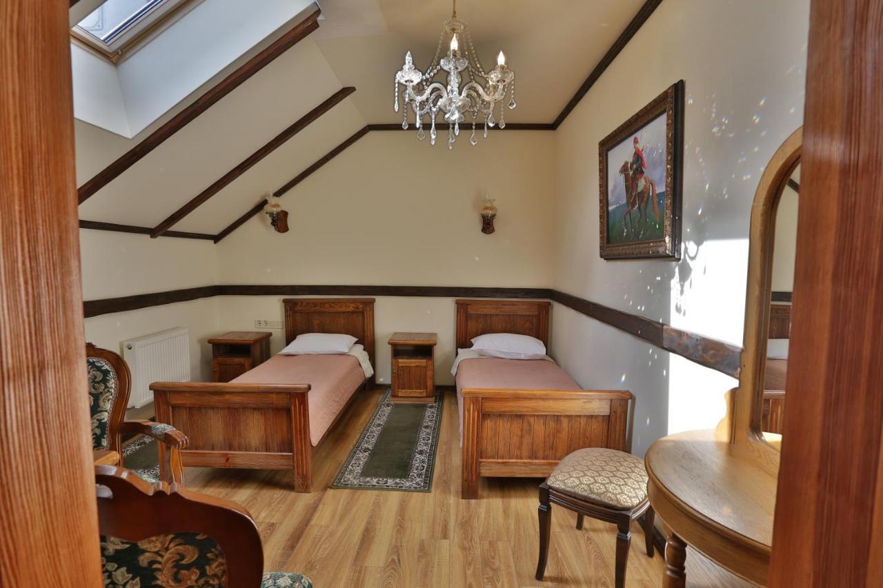 Hotel Fortetsya Hetmana Hatne ภายนอก รูปภาพ