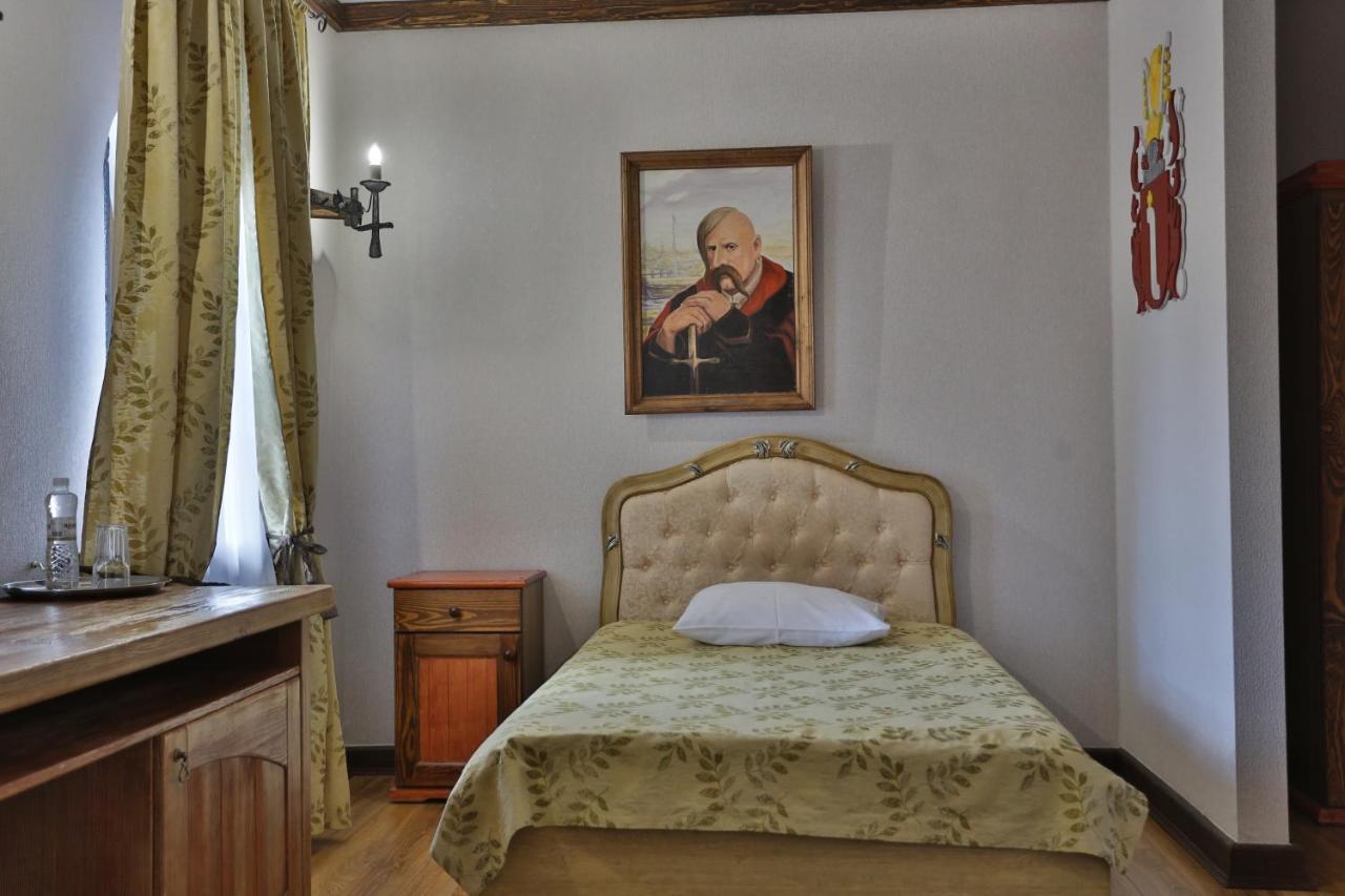 Hotel Fortetsya Hetmana Hatne ภายนอก รูปภาพ