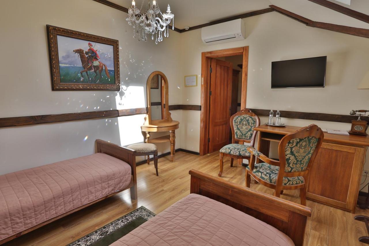 Hotel Fortetsya Hetmana Hatne ภายนอก รูปภาพ