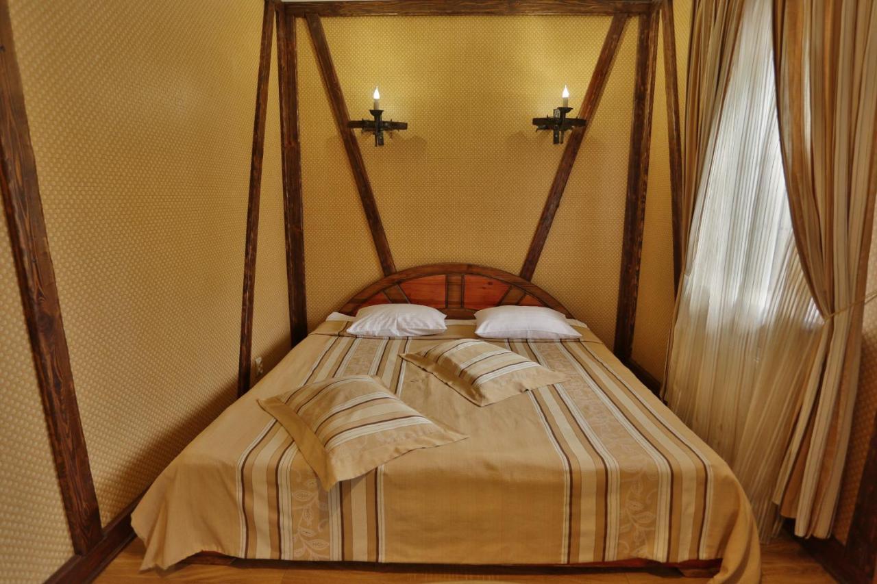 Hotel Fortetsya Hetmana Hatne ภายนอก รูปภาพ
